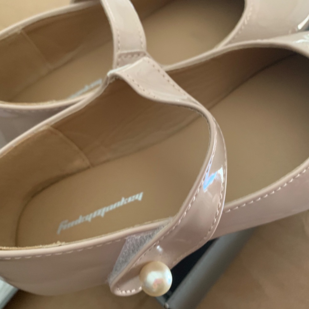 Flats - Picture 3 of 6